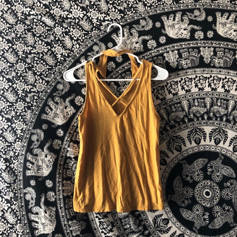 TILLY’S Cross choker tank (size m)